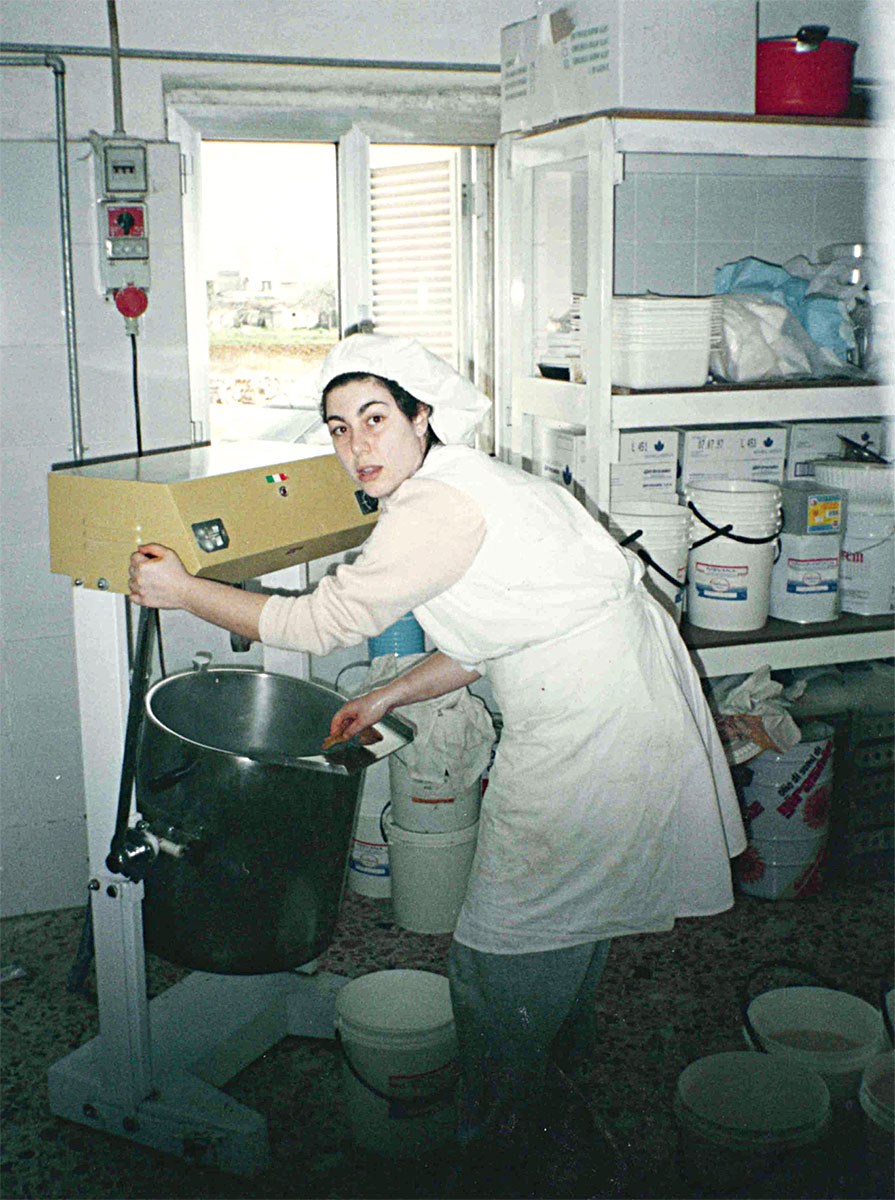 Produzione artigianale cannoli siciliani INEGUAL